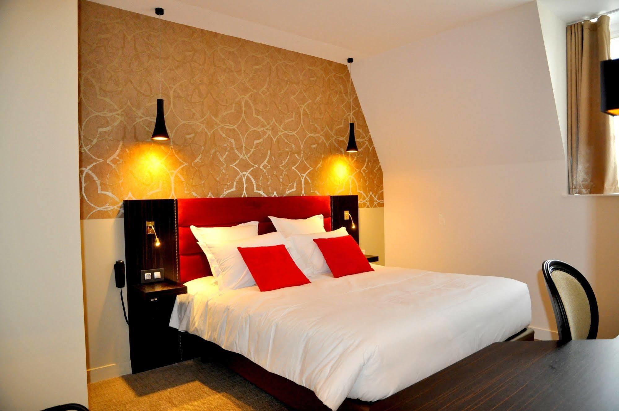 Les 3 Lieux Hotel Les Ponts de Ce Bagian luar foto